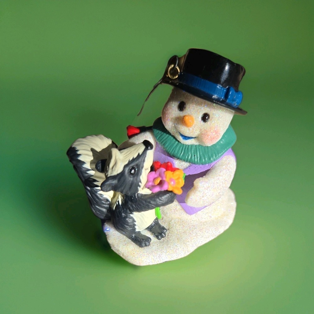 Hallmark Keepsake 2006 Snow Buddies Christmas Ornament #9  Snowman And Skunk